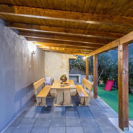 Holiday Home Dijamant Kučiće Eksteriør bilde