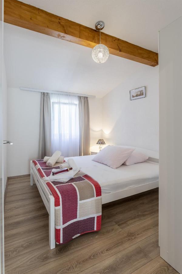 Holiday Home Dijamant Kučiće Eksteriør bilde