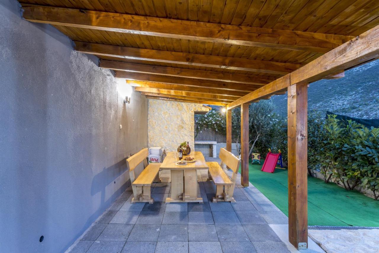 Holiday Home Dijamant Kučiće Eksteriør bilde