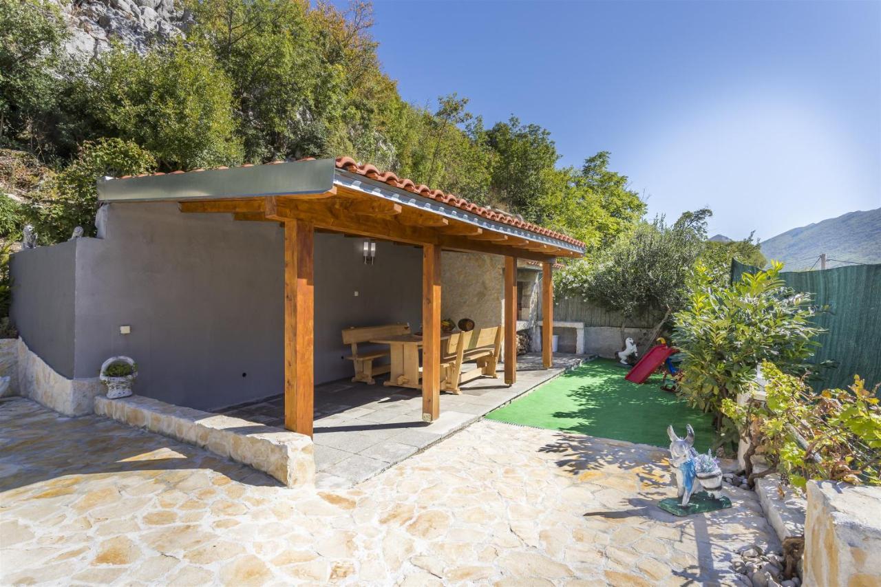 Holiday Home Dijamant Kučiće Eksteriør bilde
